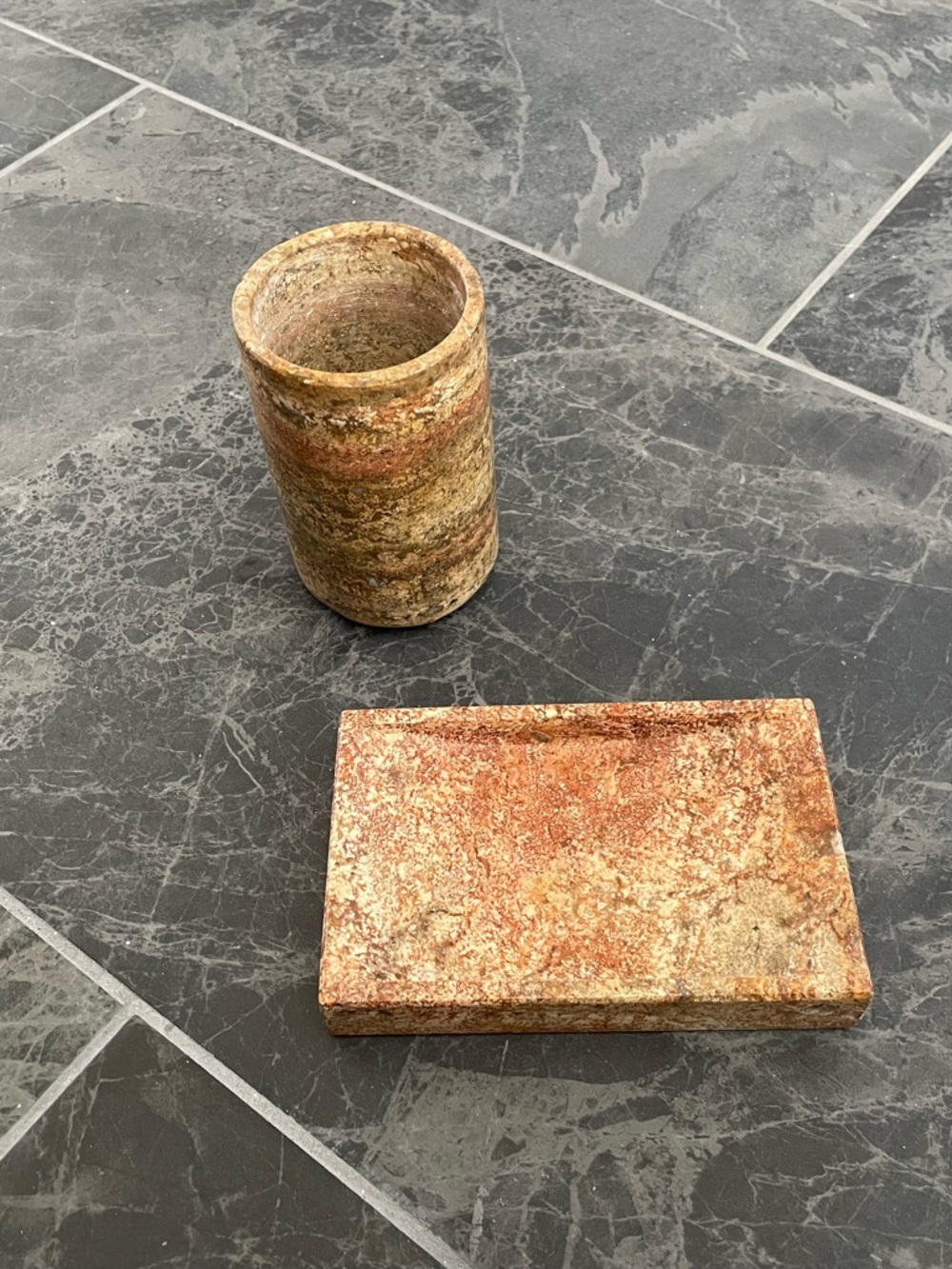 Marble bathroom soap dish & glass / tooth brush holder beautiful rust brown